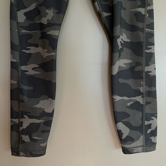 Athleta Ultimate Stash Pocket Camo 7/8 Tight Sz Small Athletic Activewear - Picture 8 of 16